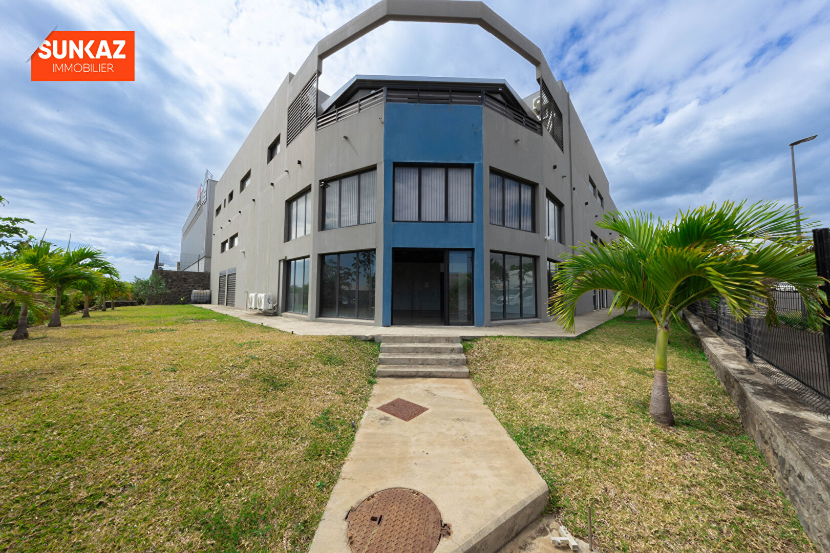 Photo ZI 4 local 85m2   1650e HT image 5/6