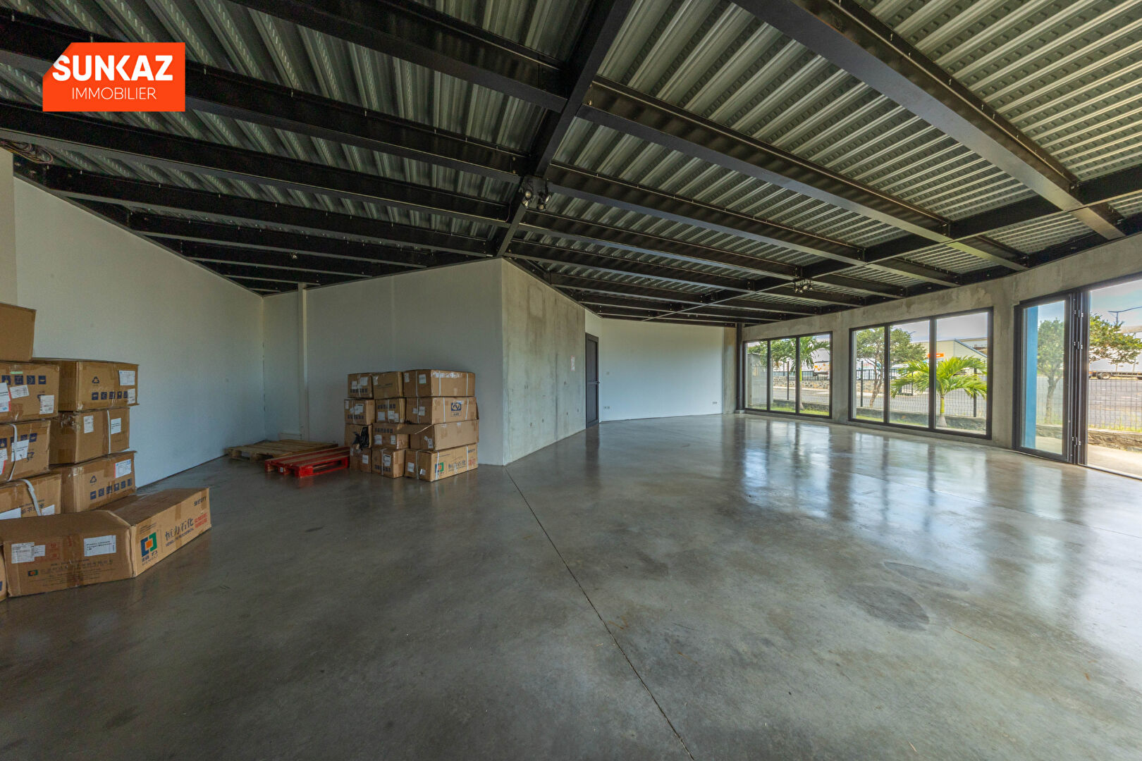 Photo ZI 4 local 85m2   1650e HT image 6/6