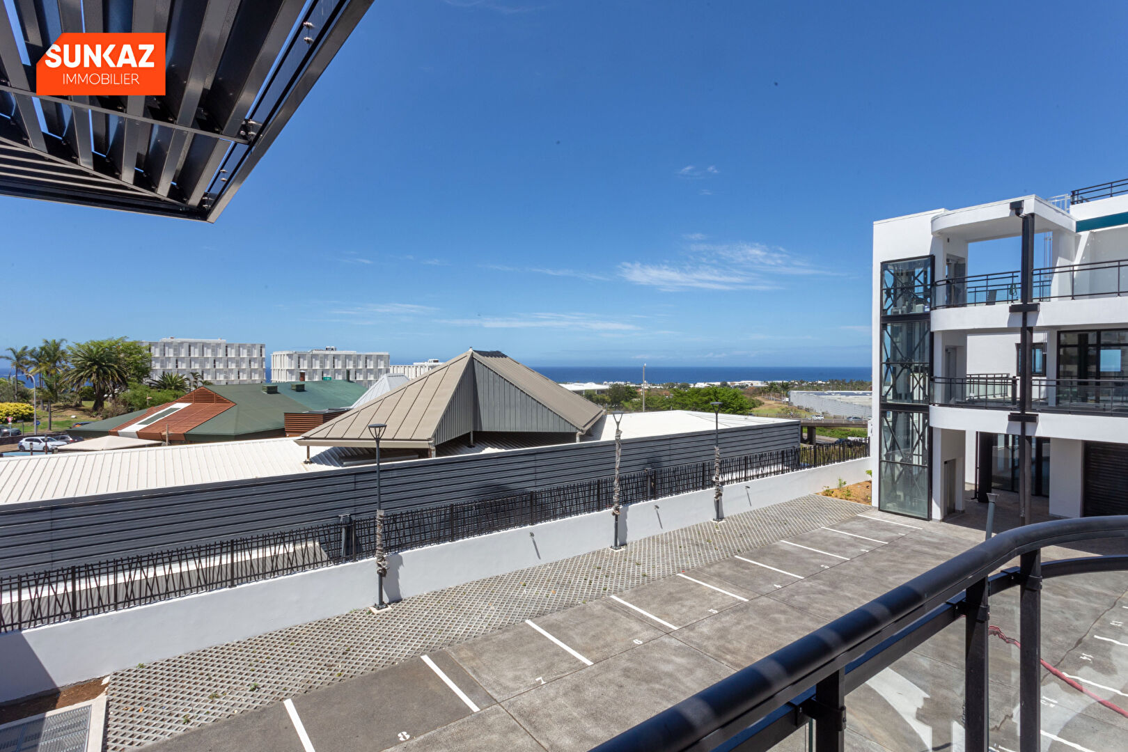 Photo Saint Pierre  centre ville - Local neuf de 213 m²  -  Loyer 4475  HC image 6/6