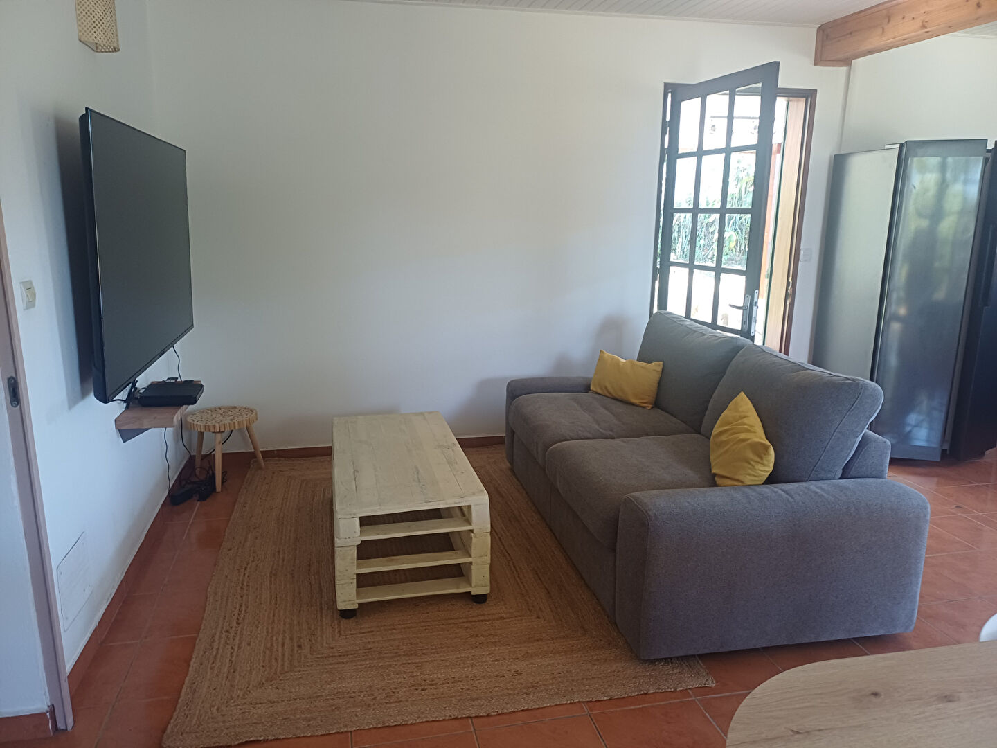 Photo SAINT PIERRE -Maison  F4 meublée de 90 m2 entièrement rénovée sur Terrain de 1 000 m² - Loyer 1 720 TTC -Disponible des suite image 3/6