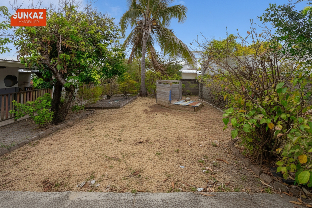Photo A Terre Sainte, SAINT-PIERRE, F4 proche de la petite plage image 2/6