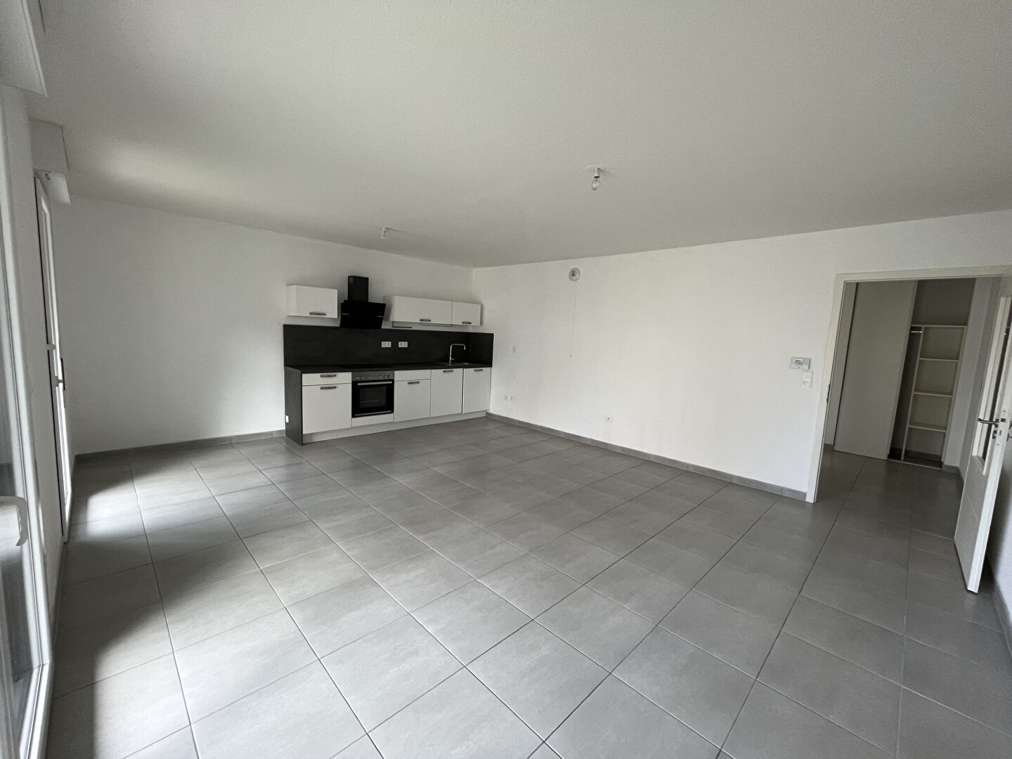 Photo Appartement 3 pièces - 73m² - Balcon image 1/6