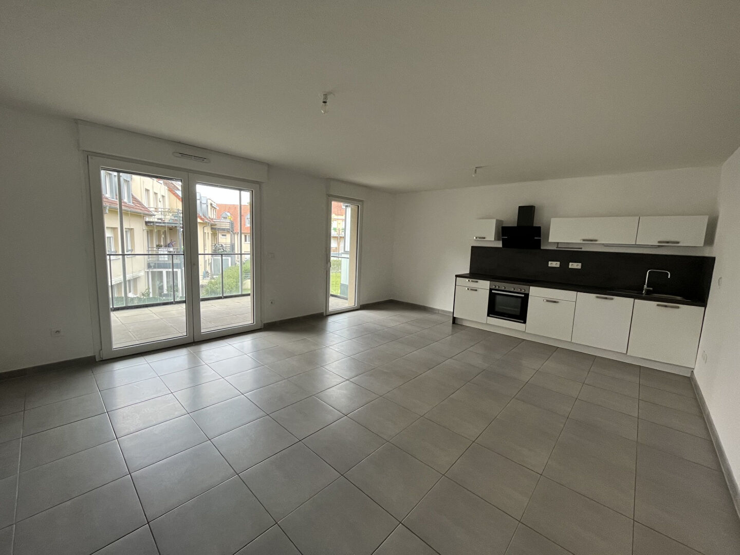 Photo Appartement 3 pièces - 73m² - Balcon image 2/6