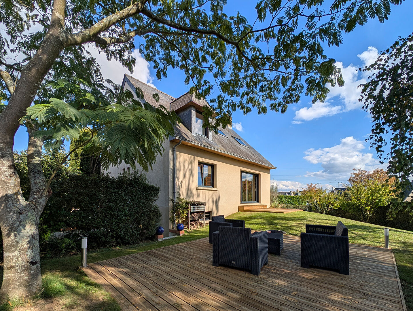 A saisir belle maison 6 pièces de 135 m2  à VEZIN LE COQUET.