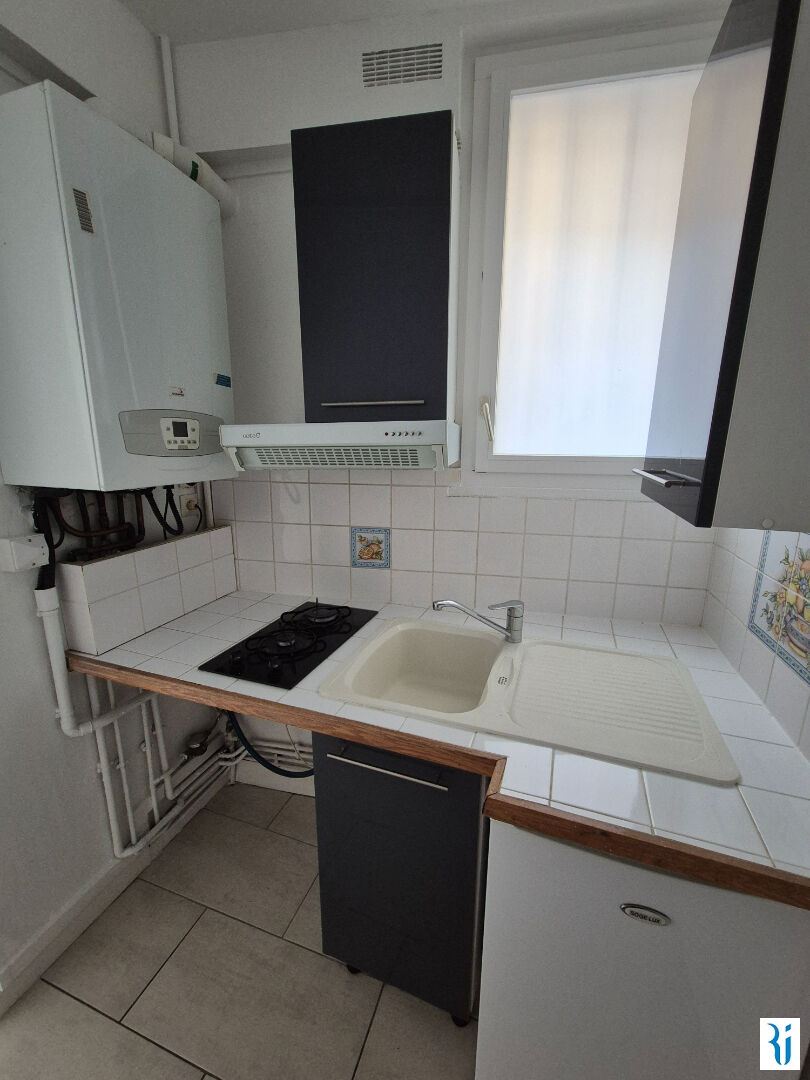 Photo F2 BIS 44 M² - VIEUX MARCHE PLACE MATIN LUTHER KING image 3/6