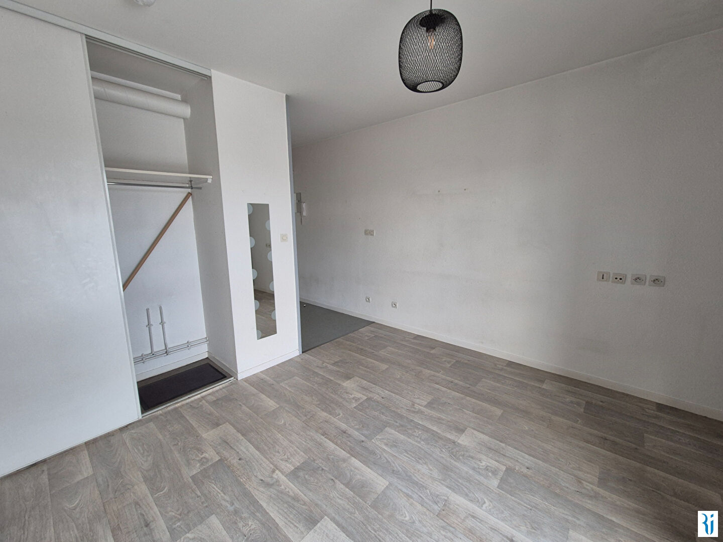 Photo F1 - ROUEN PREFECTURE image 2/6