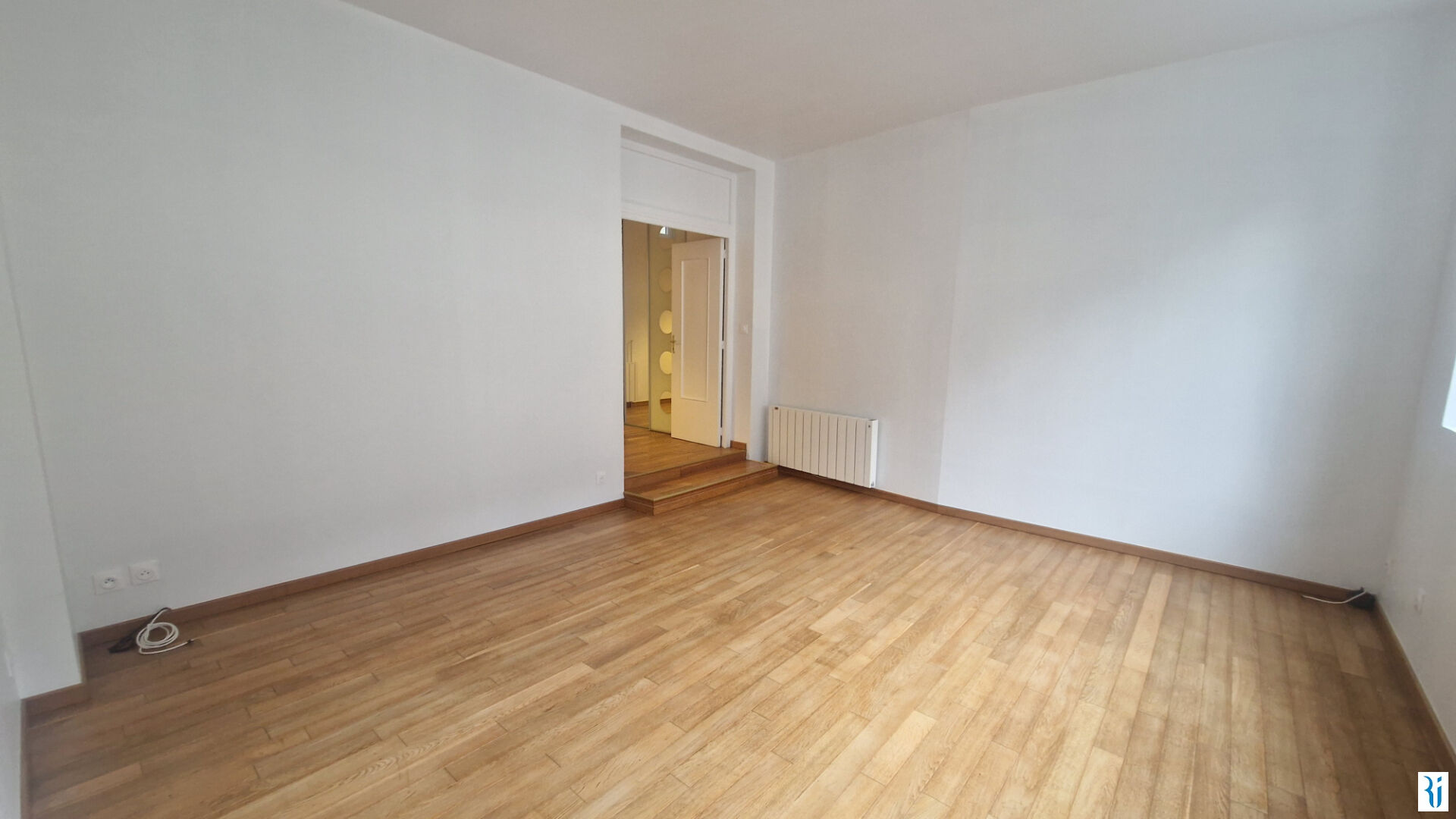 F2  50M² RENOVE AVEC PARKING - ROUEN VIEUX MARCHE