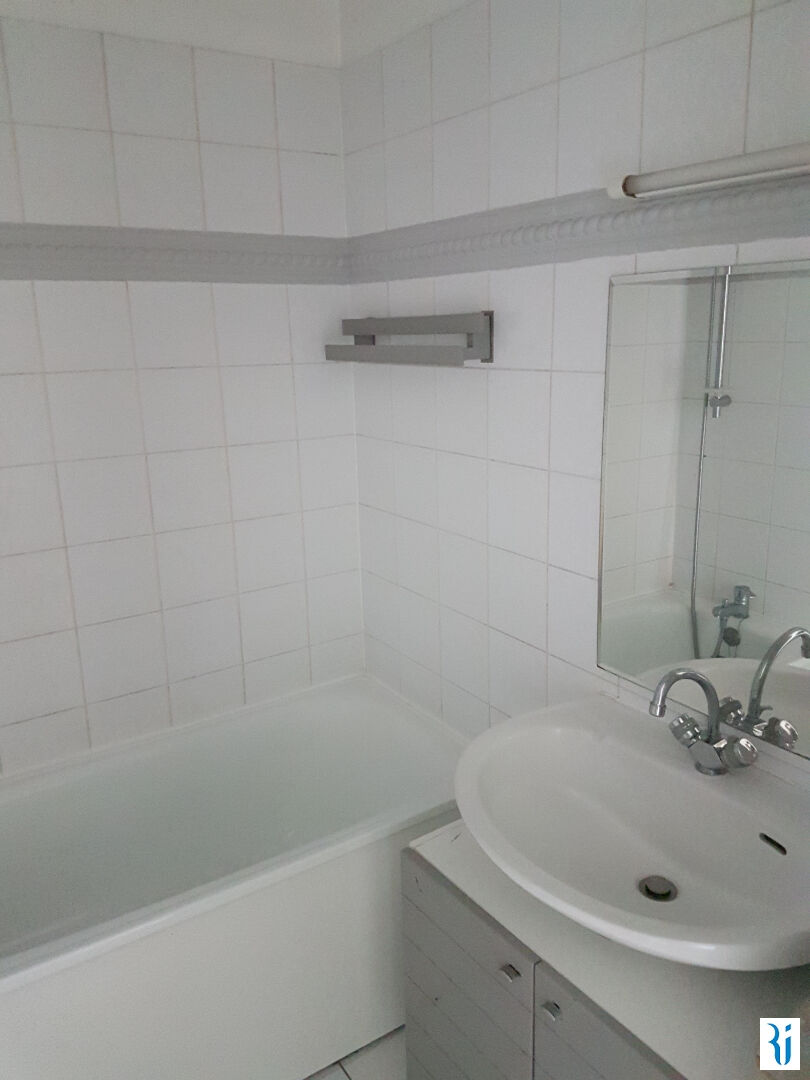 Photo F2 AVEC BALCON - BOIS GUILLAUME PROCHE ROUEN image 6/6