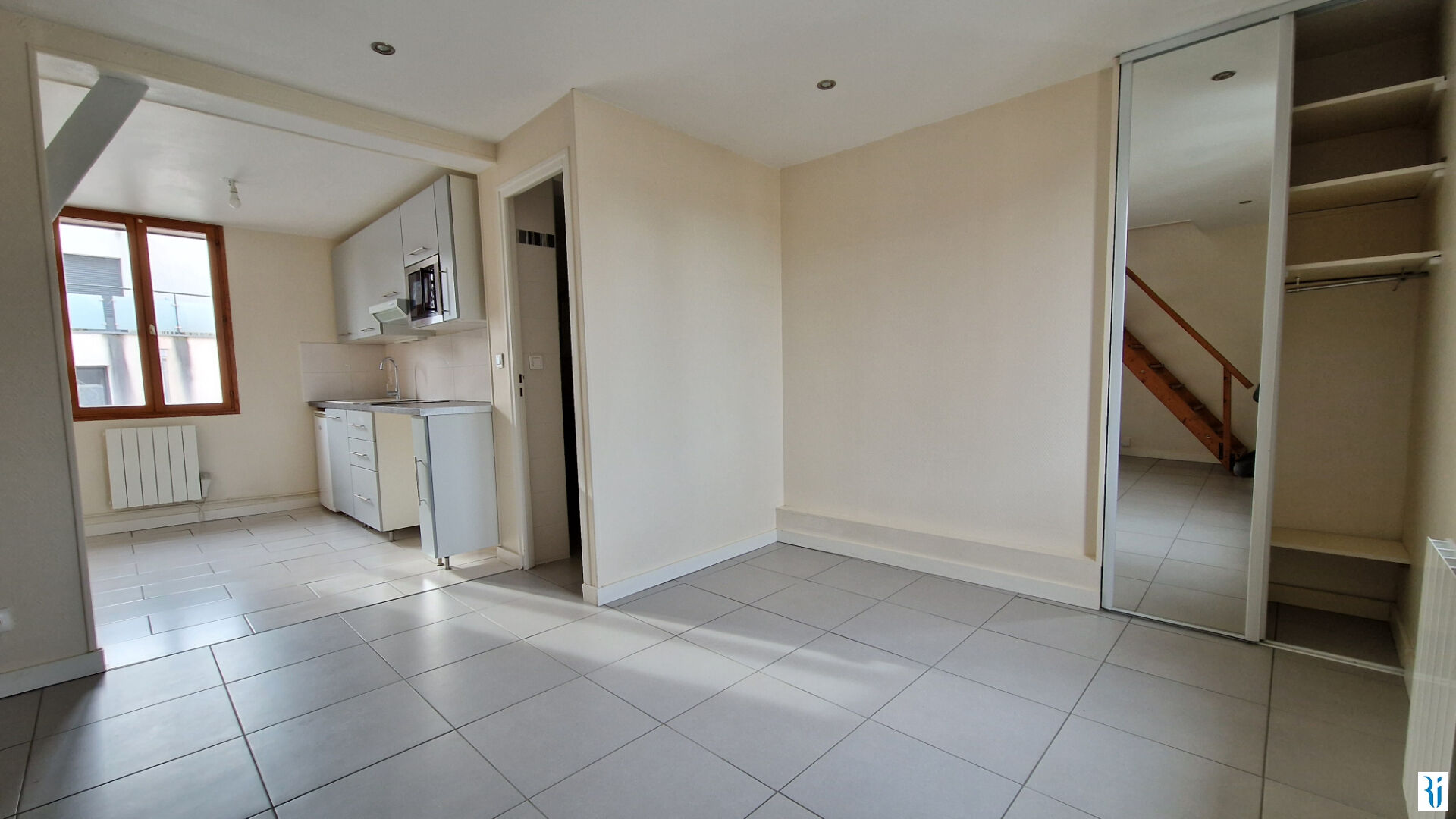 Photo F2 DUPLEX ENTIEREMENT RENOVE - ROUEN SUD image 1/4