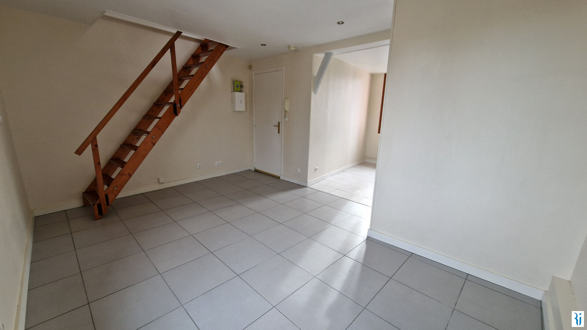 Photo F2 DUPLEX ENTIEREMENT RENOVE - ROUEN SUD image 3/4