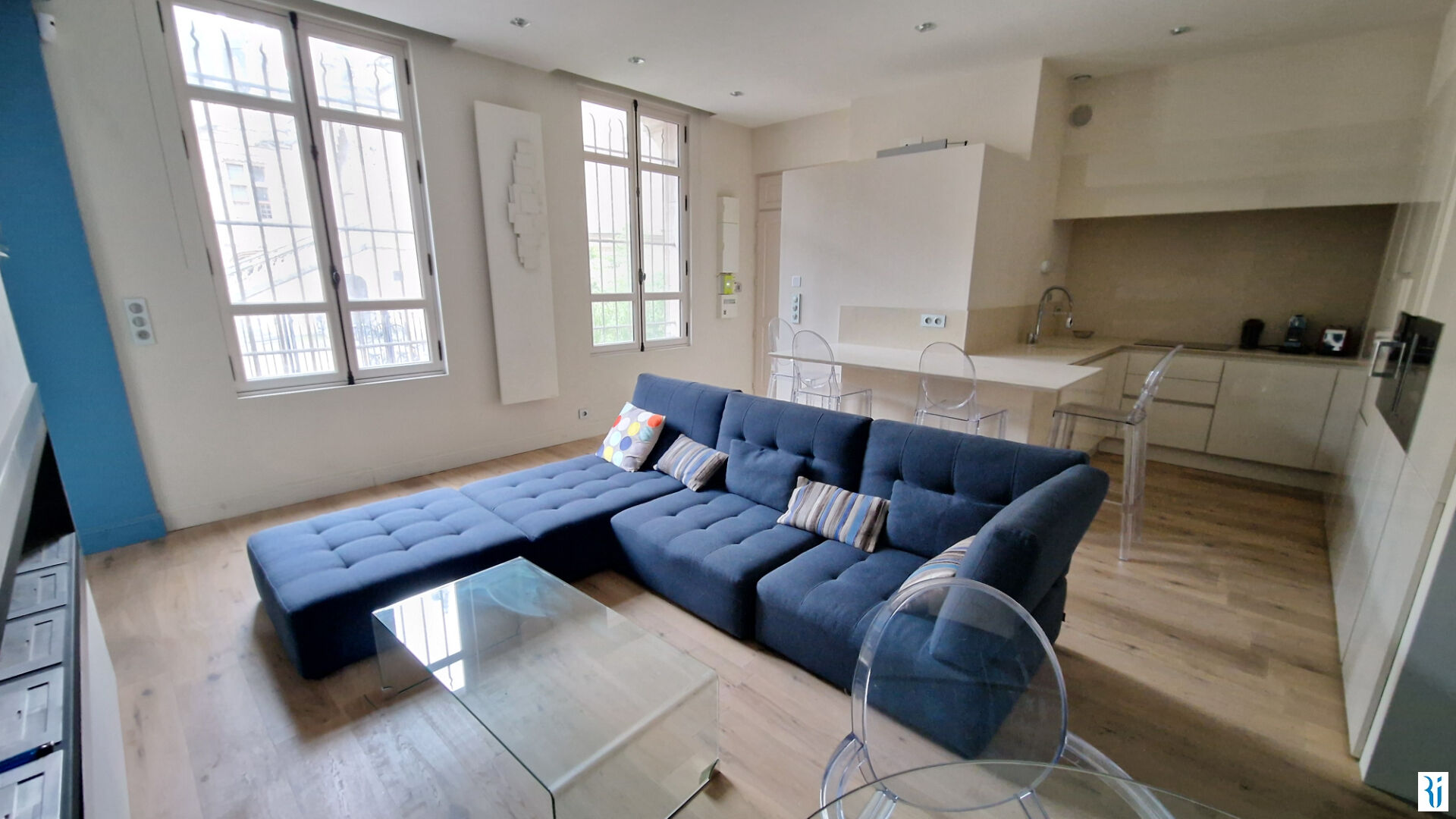 Photo F2 MEUBLE D'EXCEPTION  - ROUEN PALAIS DE JUSTICE image 3/6