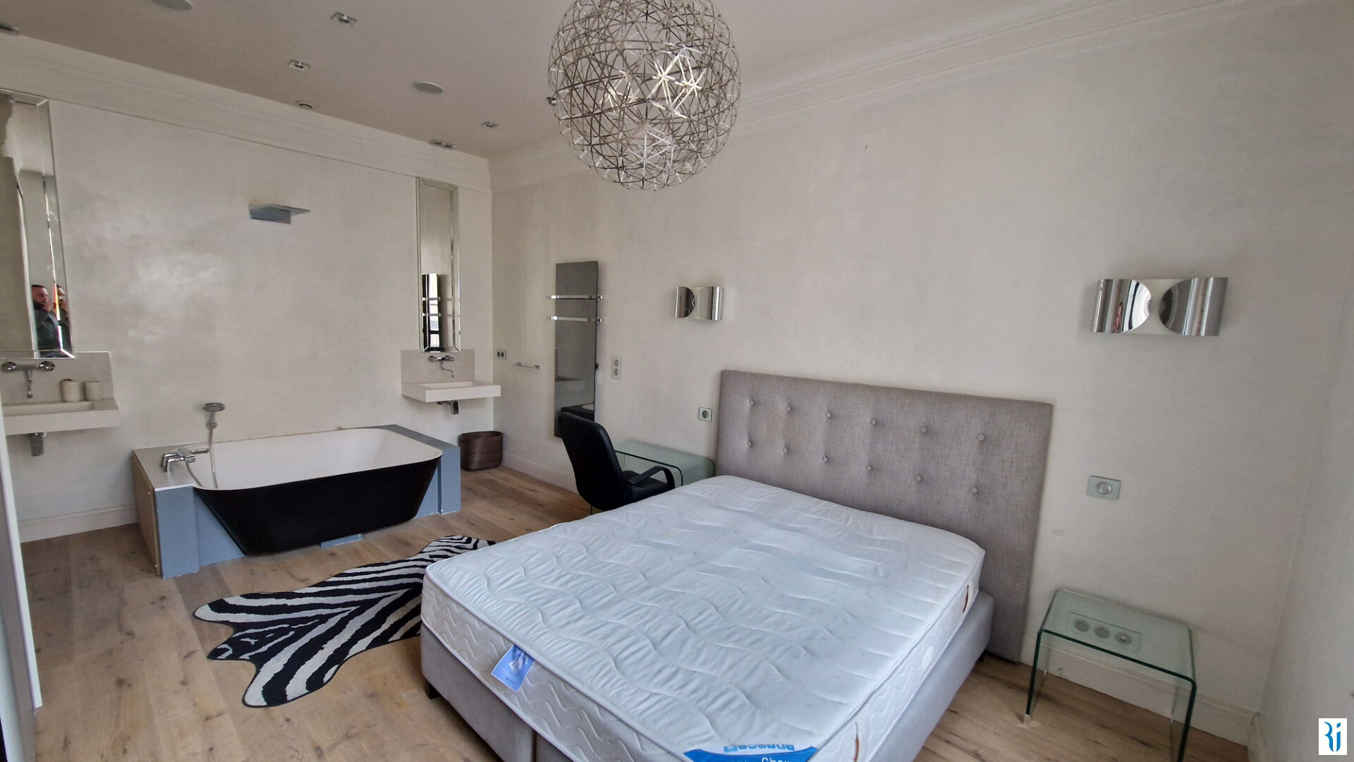 Photo F2 MEUBLE D'EXCEPTION  - ROUEN PALAIS DE JUSTICE image 4/6