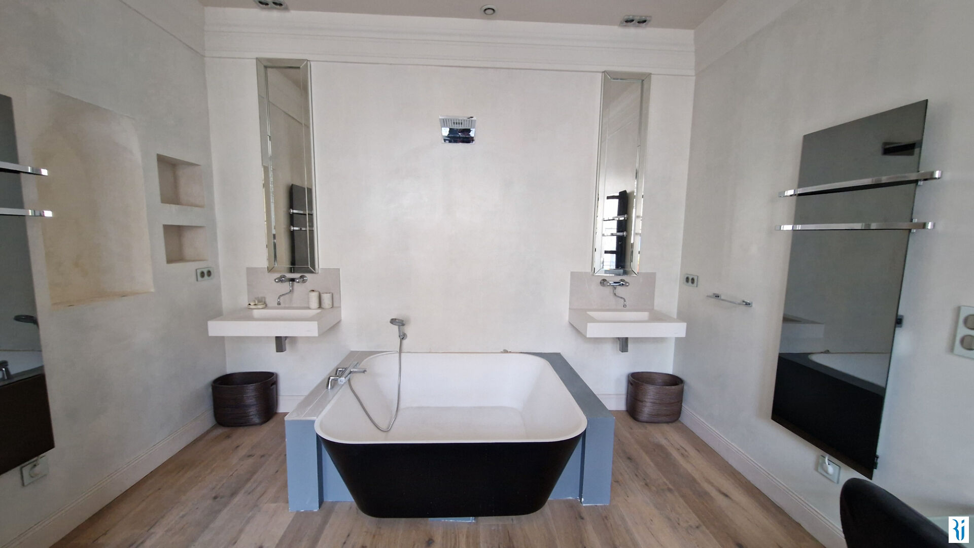 Photo F2 MEUBLE D'EXCEPTION  - ROUEN PALAIS DE JUSTICE image 5/6