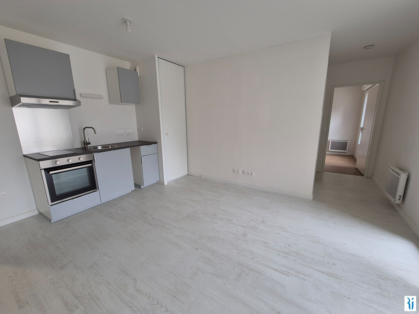 Photo F2 NEUF AVEC TERRASSE ET PARKING - BIHOREL image 2/6