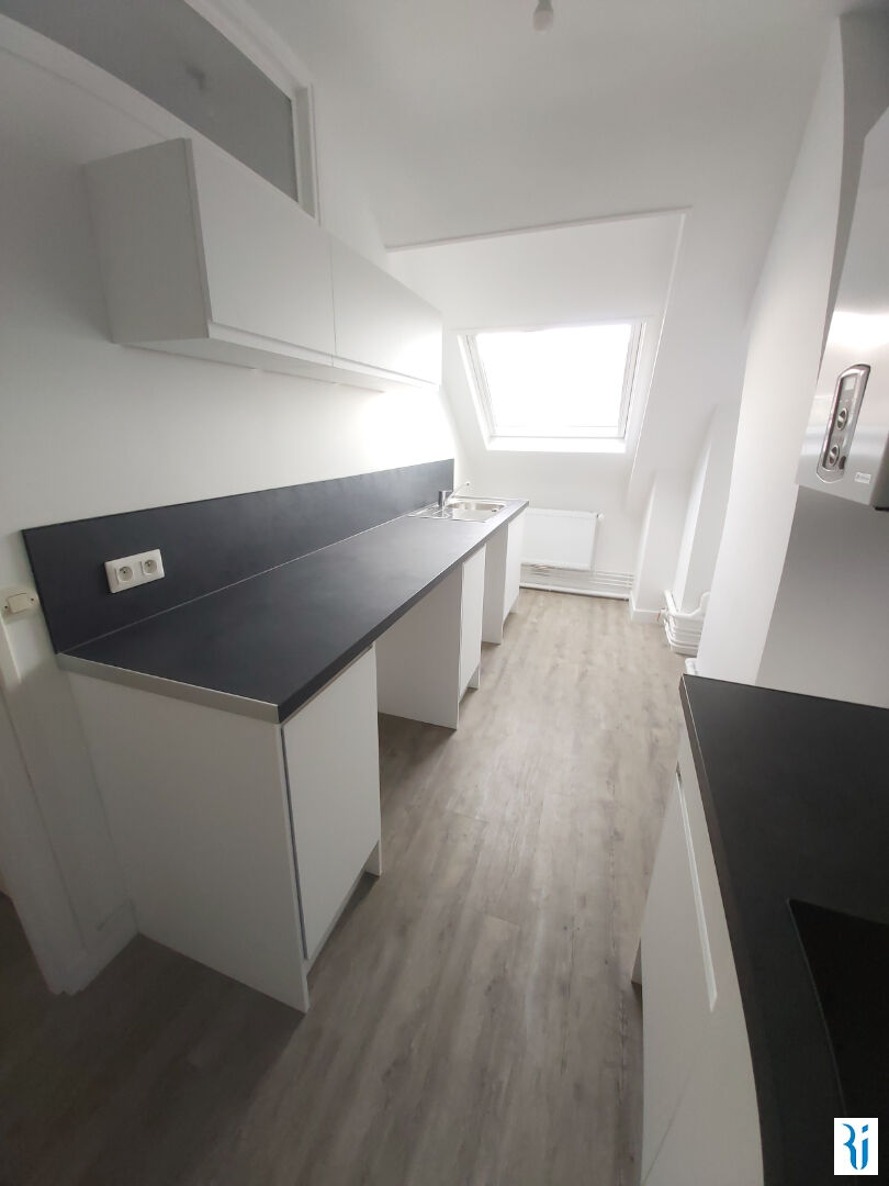 Photo F3 ENTIÈREMENT RÉNOVÉ - ROUEN GARE image 3/6