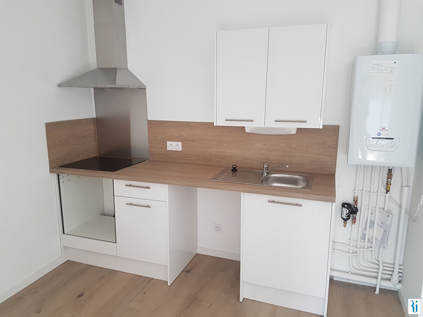 F3 NEUF BALCON ET PARKINGS - MESNIL ESNARD