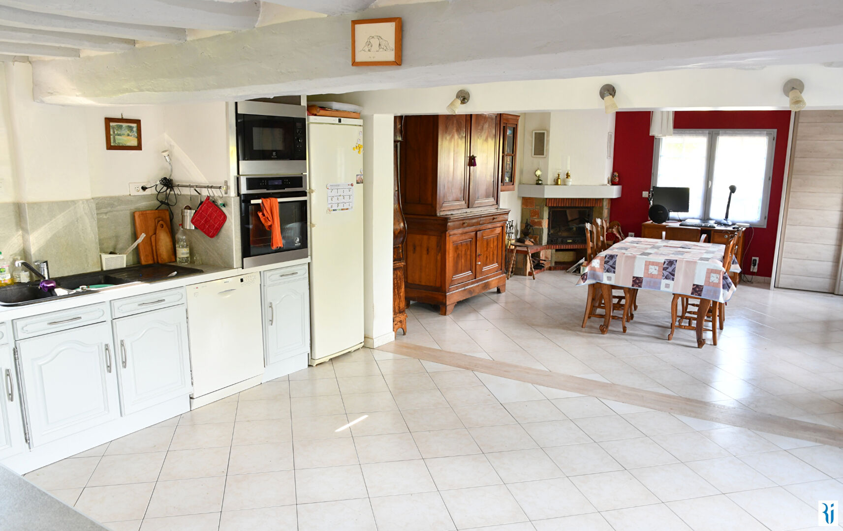 Photo Maison Montmain 6 pièce(s) 146.20 m2 avec dépendances et vergers image 3/6