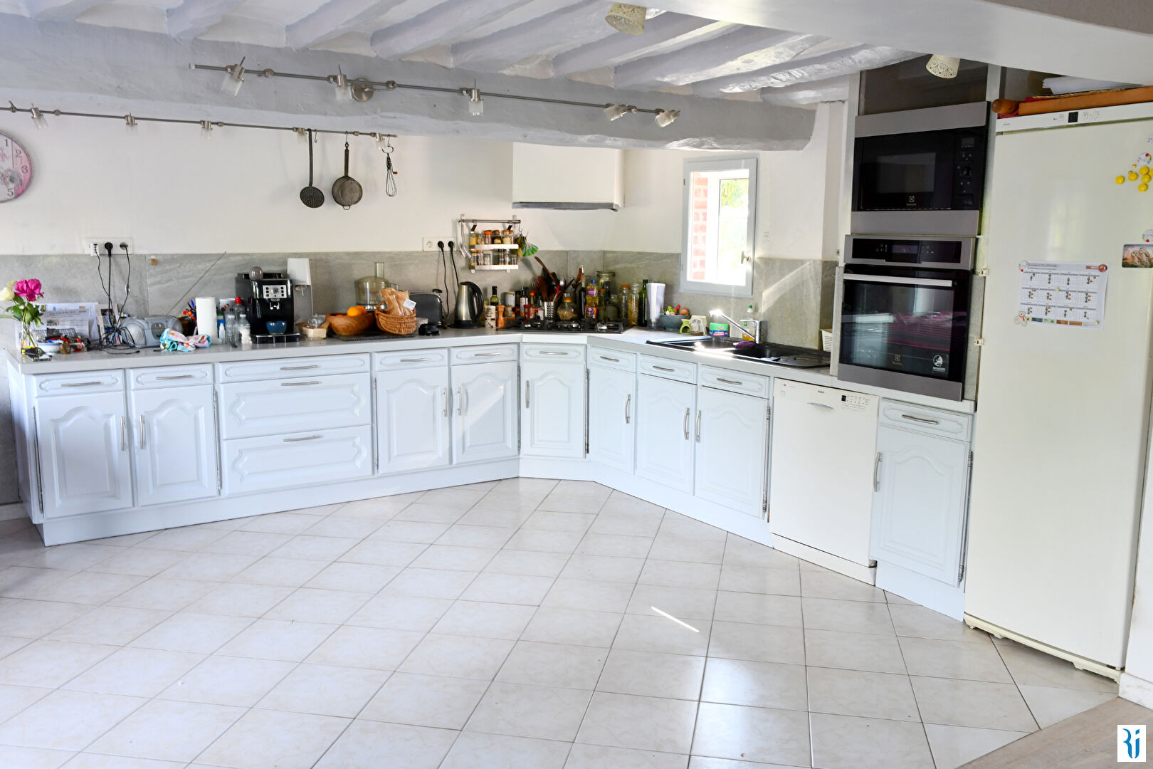 Photo Maison Montmain 6 pièce(s) 146.20 m2 avec dépendances et vergers image 6/6