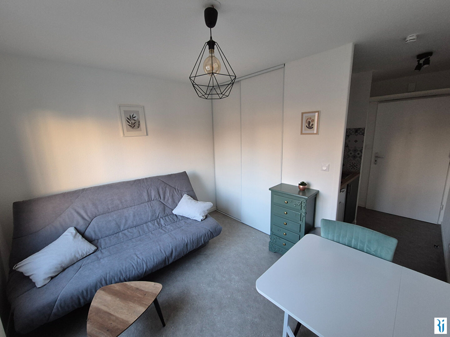 F1 MEUBLE RENOVE 16 M² - ROUEN HOTEL DE VILLE