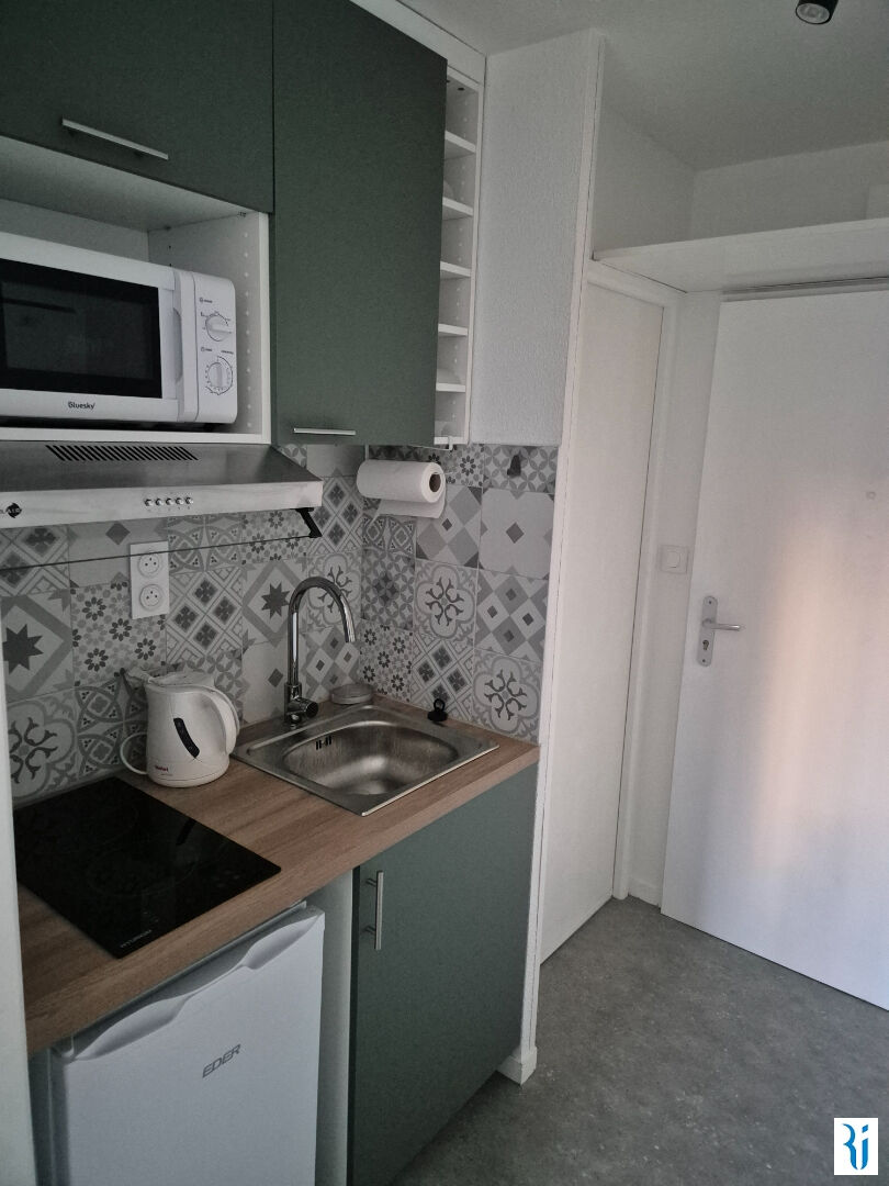 Photo F1 MEUBLE RENOVE 16 M² - ROUEN HOTEL DE VILLE image 4/6