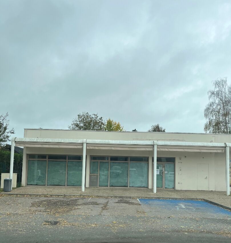 Locaux à louer -  Franqueville Saint Pierre - 140 m²