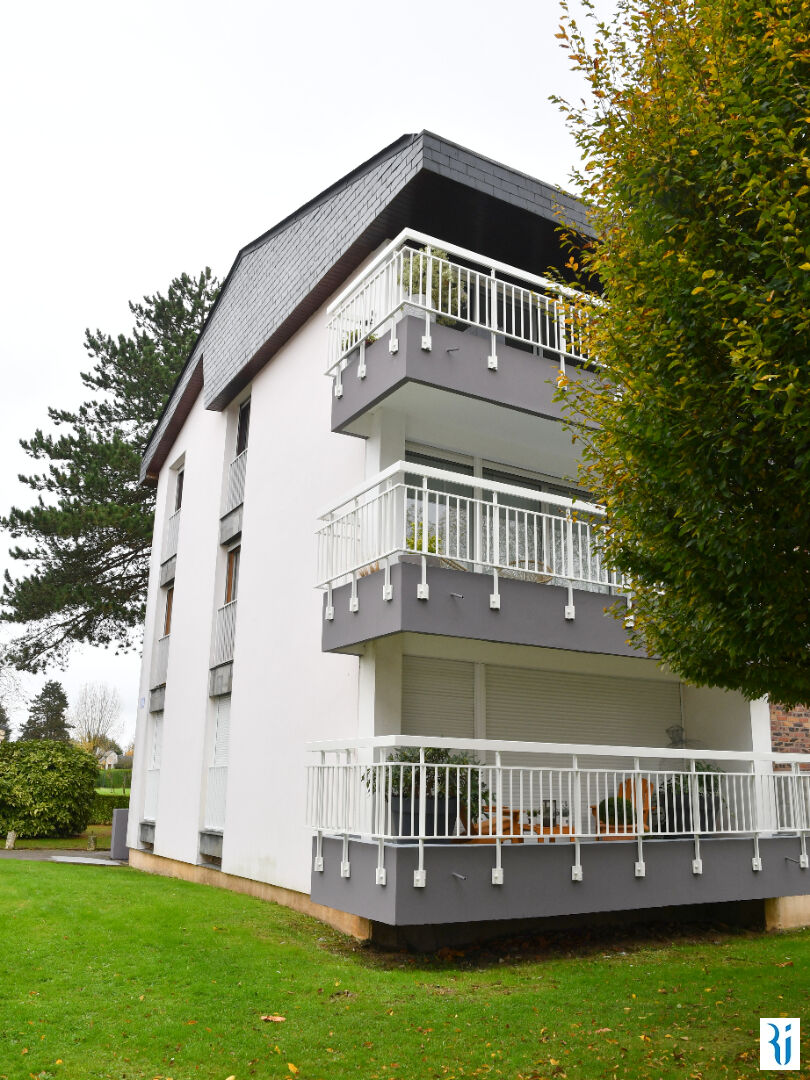 BOIS GUILLAUME SECTEUR EGLISE ET CLINIQUE DU CEDRE : Appartement T5 (104 m²) + CAVE + GARAGE + PARKING