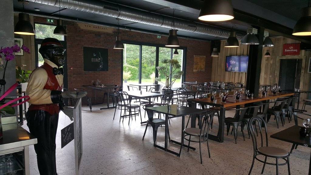 Photo Local commercial La Chartre Sur Le Loir 1 pièce(s) 310 m2 image 3/6