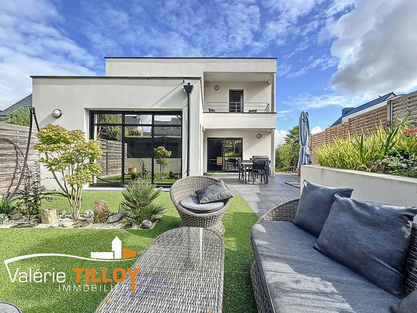 Photo Maison contemporaine d'environ 200m² image 1/6