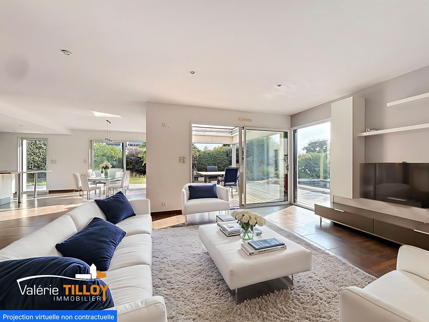 Photo Contemporaine d'exception de 175 m2 avec piscine dans un environnement privilégié image 2/6