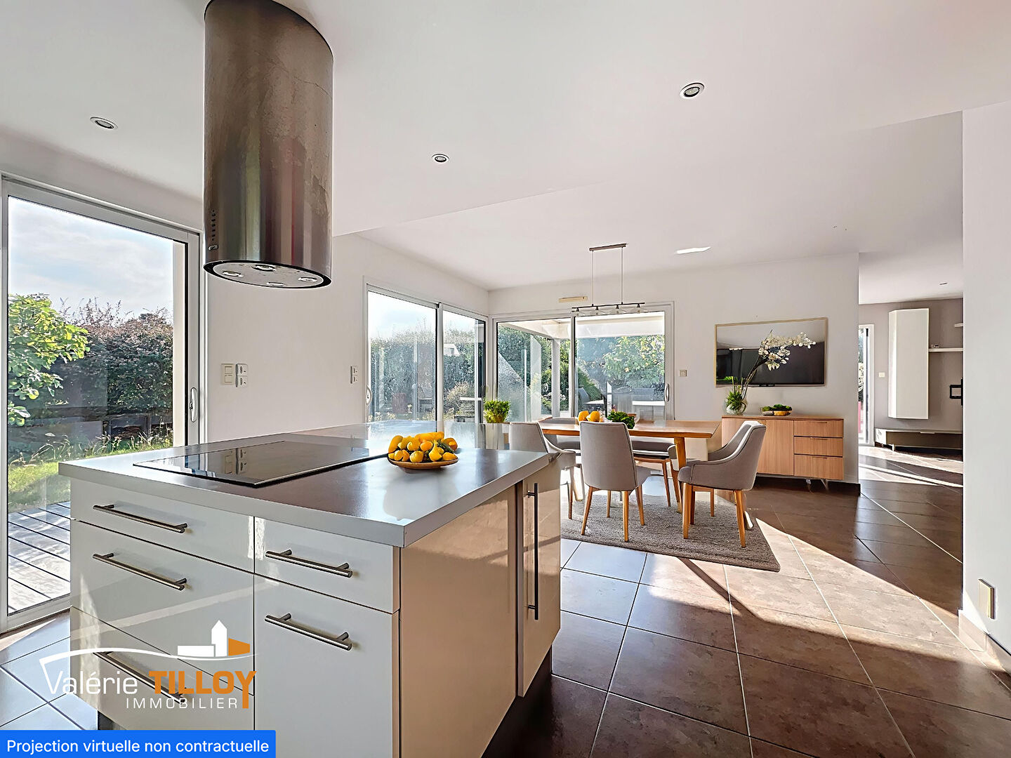 Photo Contemporaine d'exception de 175 m2 avec piscine dans un environnement privilégié image 3/6