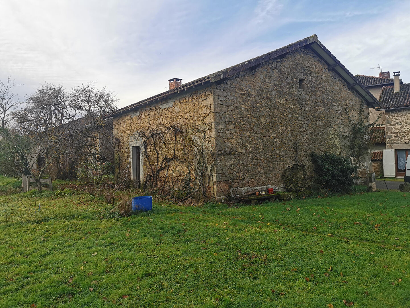 Photo Maison plain pied + grange et terrain image 2/6