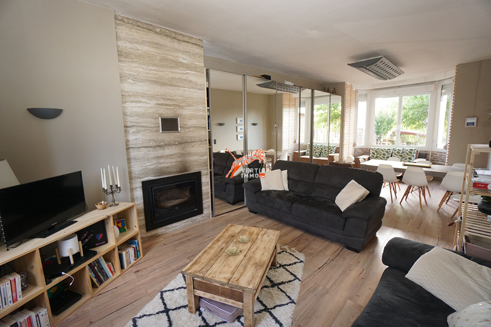 MOREUIL, maison avec étang centre-ville