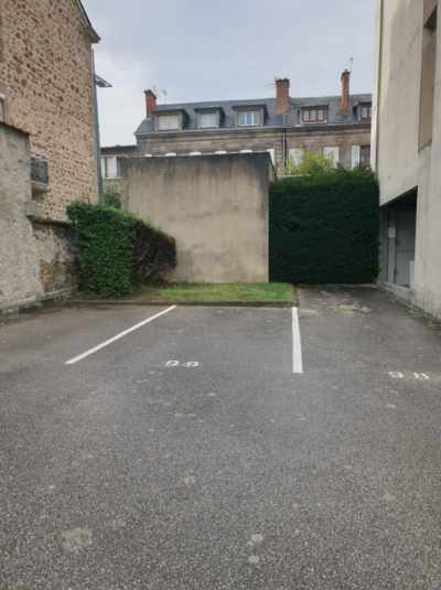 PLACE DE PARKING SÉCURISÉE PROCHE MAIRIE