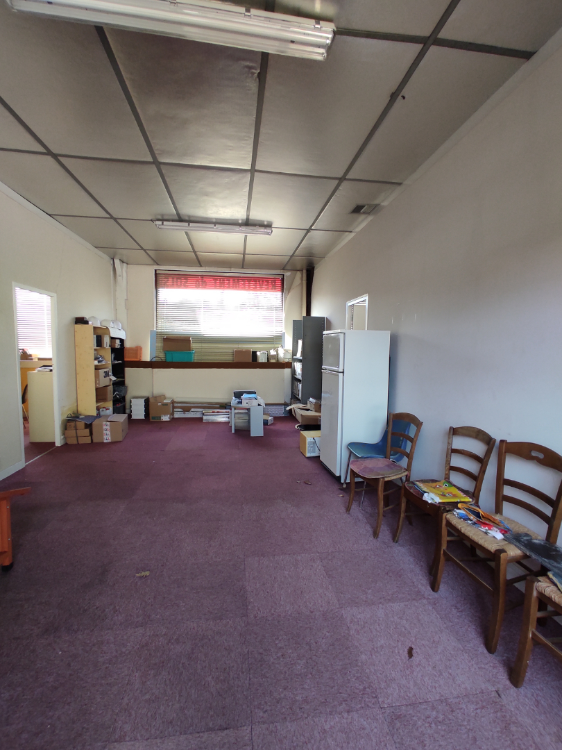 Photo LOCAL SUR AXE PASSANT - AIXE SUR VIENNE image 3/5