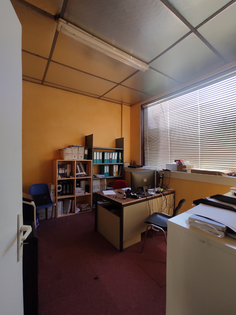 Photo LOCAL SUR AXE PASSANT - AIXE SUR VIENNE image 5/5