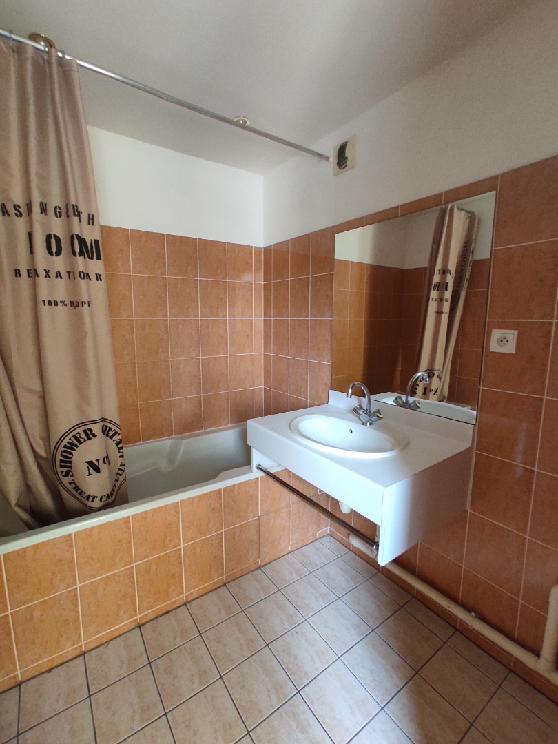 Photo LIMOGES T2 DE 49 m² PROCHE CHU AVEC GARAGE image 6/6