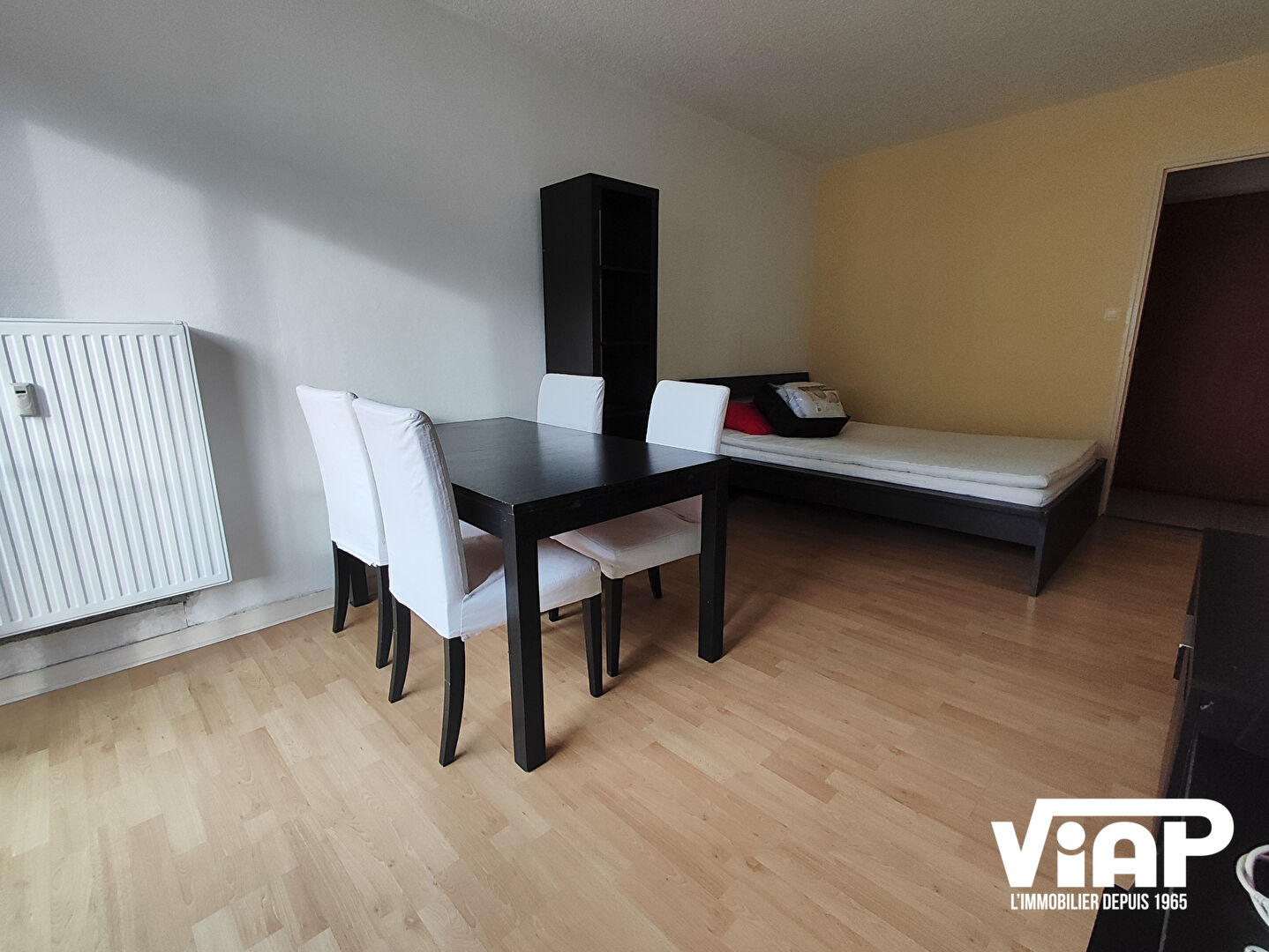 STUDIO MEUBLÉ PROCHE MAIRIE