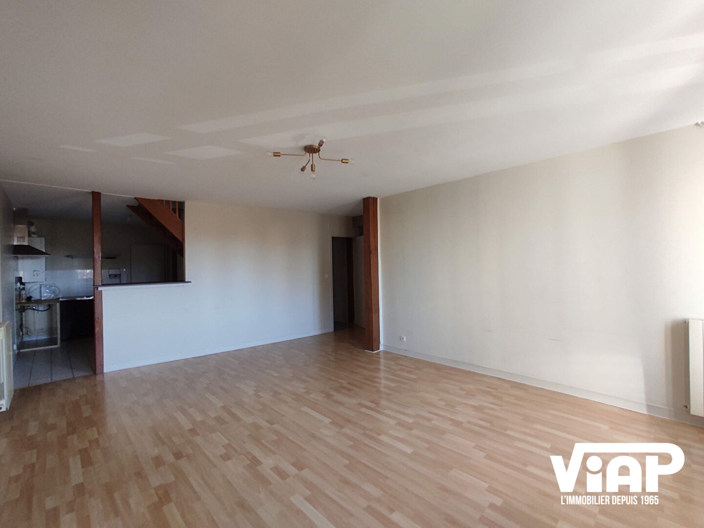 T4 DUPLEX AVEC PARKING PROCHE DENIS DUSSOUBS