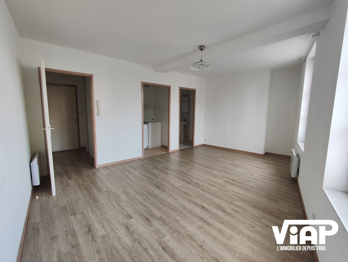 STUDIO DE 28 m² HYPER CENTRE VILLE