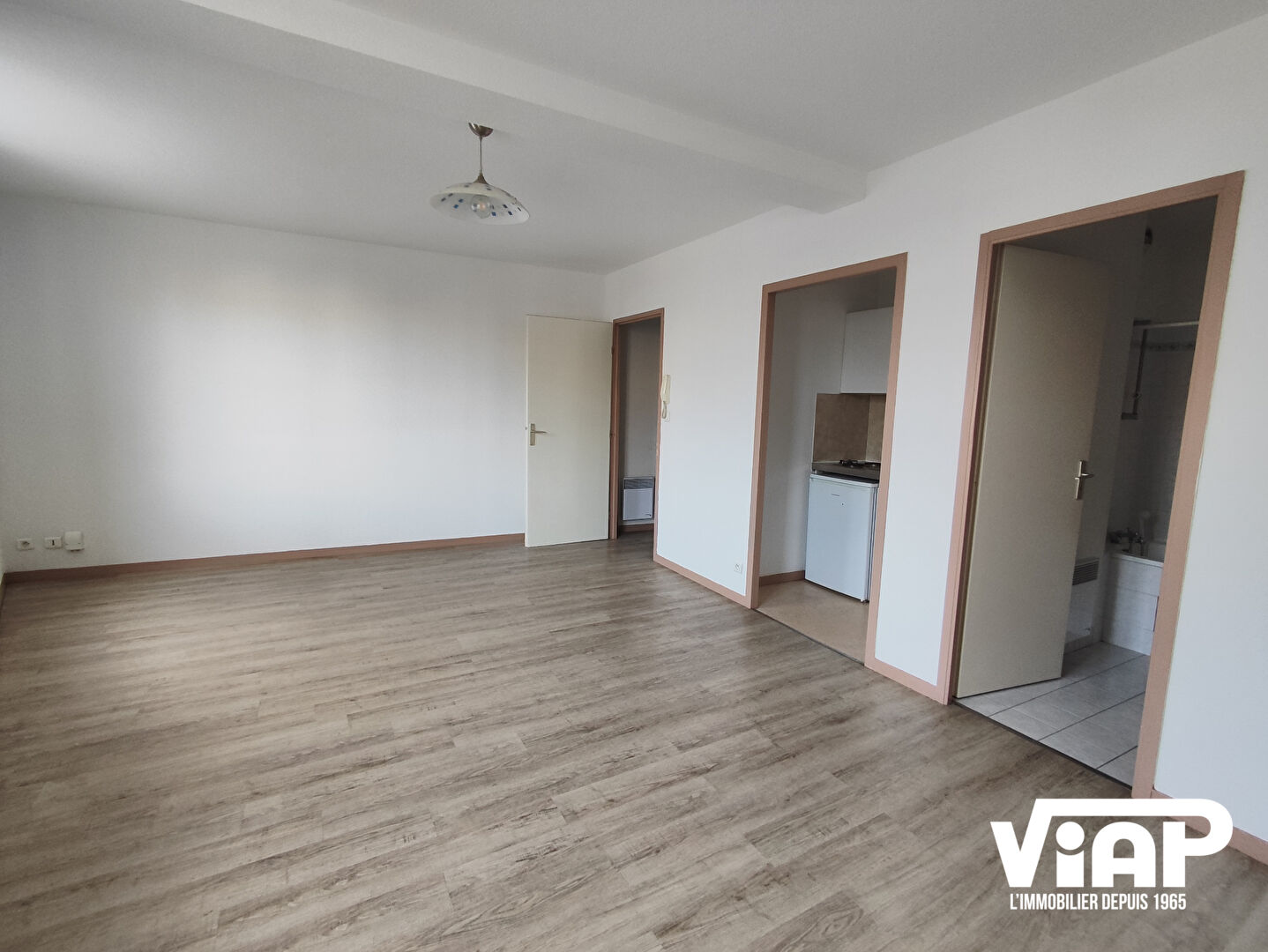 Photo STUDIO DE 28 m² HYPER CENTRE VILLE image 2/6