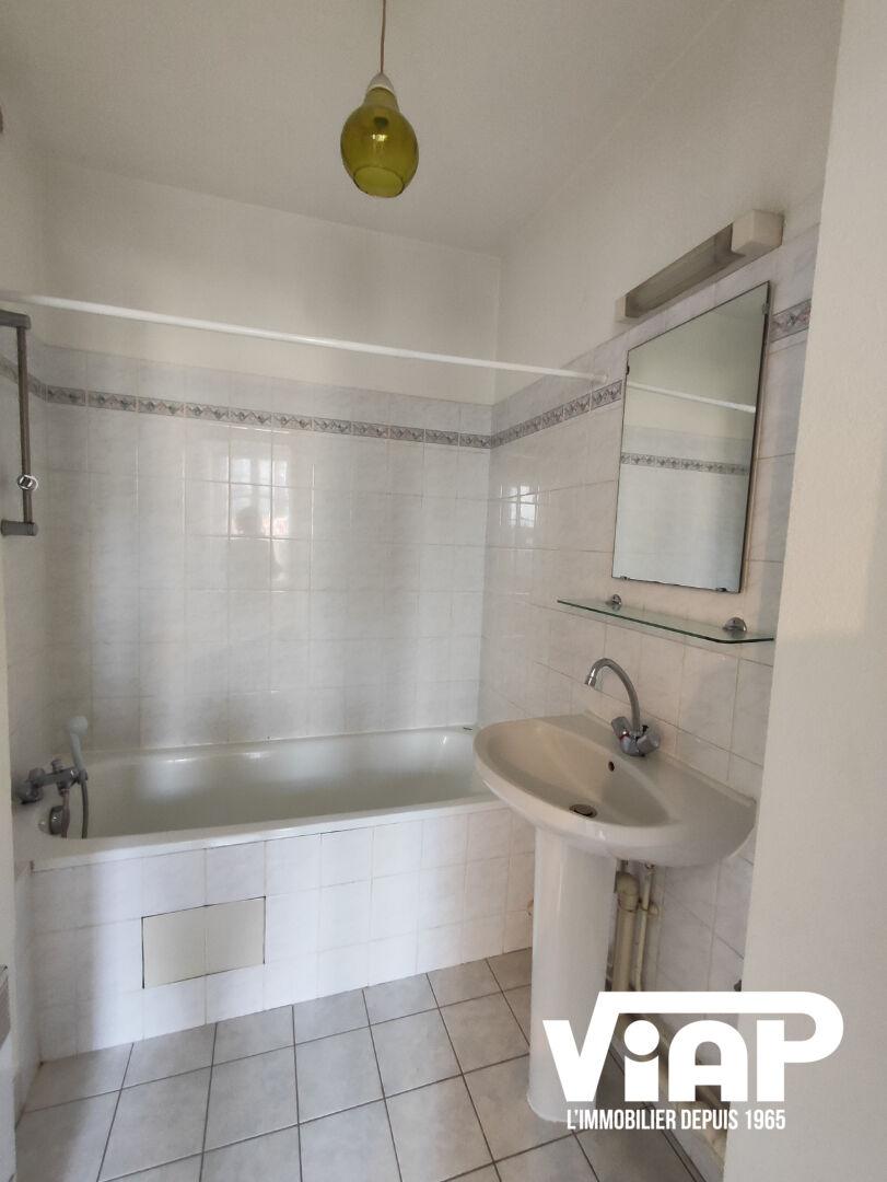 Photo STUDIO DE 28 m² HYPER CENTRE VILLE image 6/6