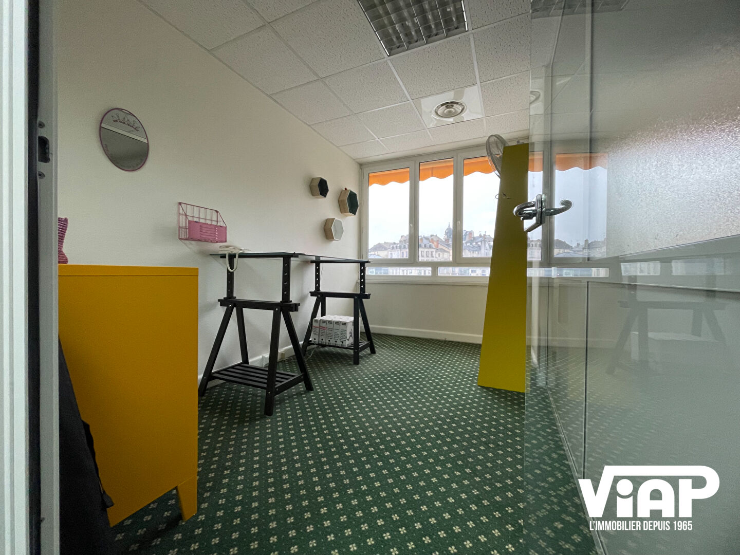 PLACE DE LA REPUBLIQUE - PLATEAU DE BUREAUX