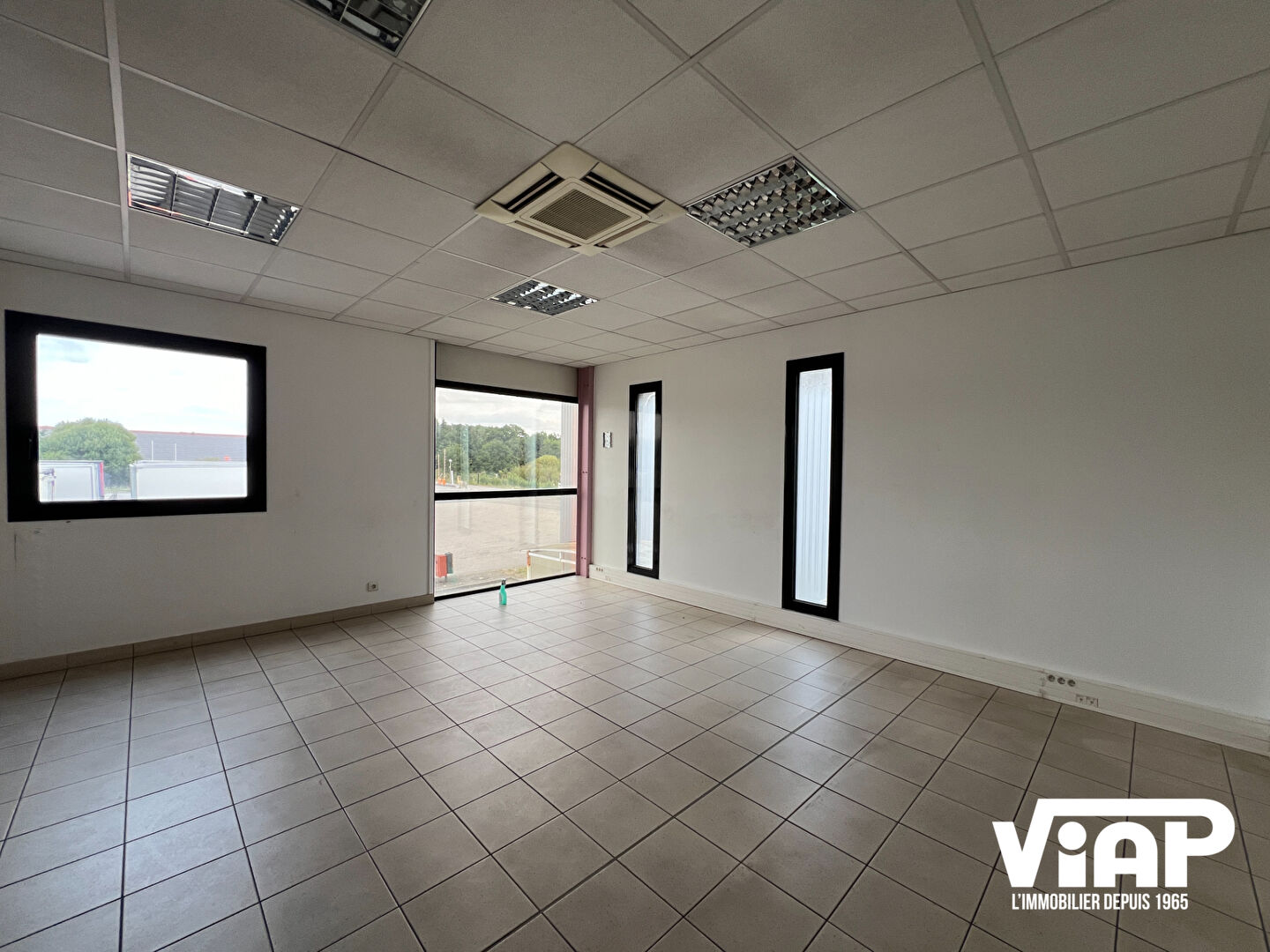 Photo Bureaux avec possibilité stockage - Limoges ZI NORD image 1/6