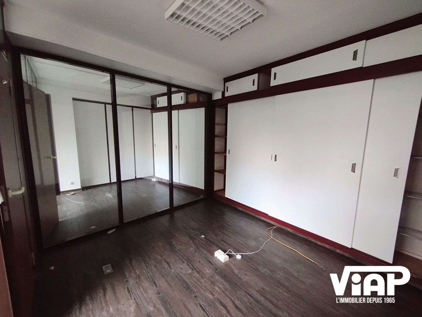 Photo BUREAUX 106 M² PLACE DE LA REPUBLIQUE image 3/6