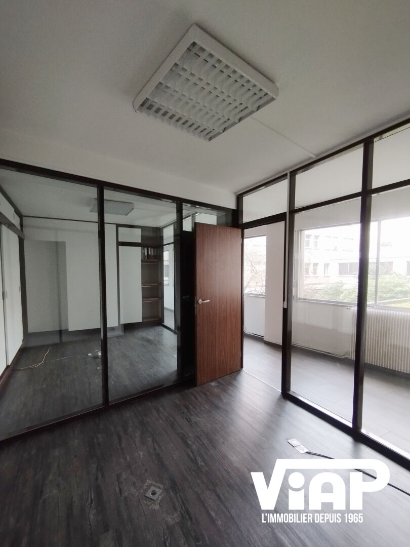 Photo BUREAUX 106 M² PLACE DE LA REPUBLIQUE image 4/6