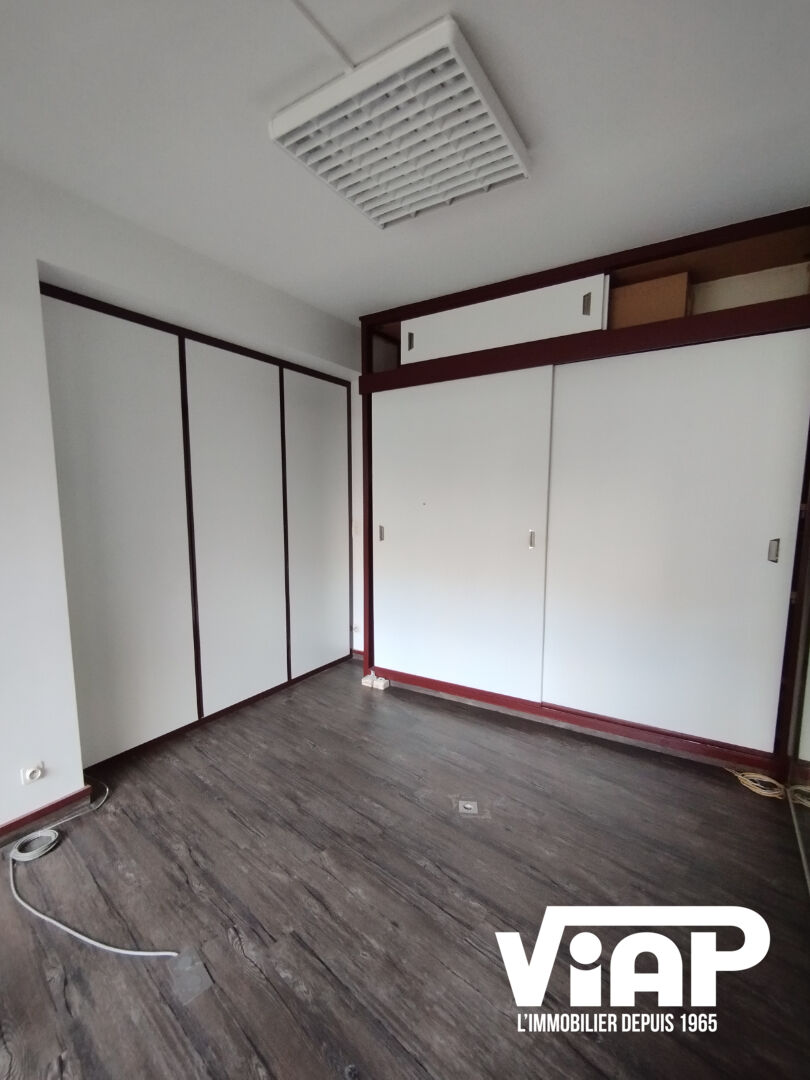 Photo BUREAUX 106 M² PLACE DE LA REPUBLIQUE image 5/6