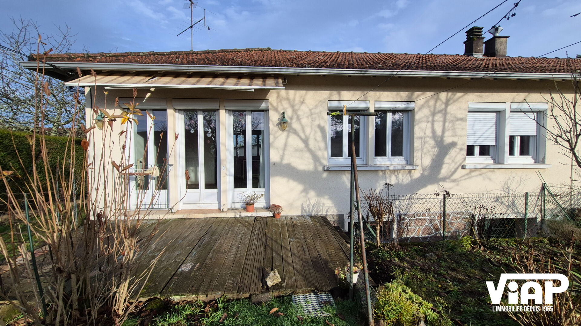 Photo Vigenal, maison mitoyenne d'un coté avec garage image 1/6