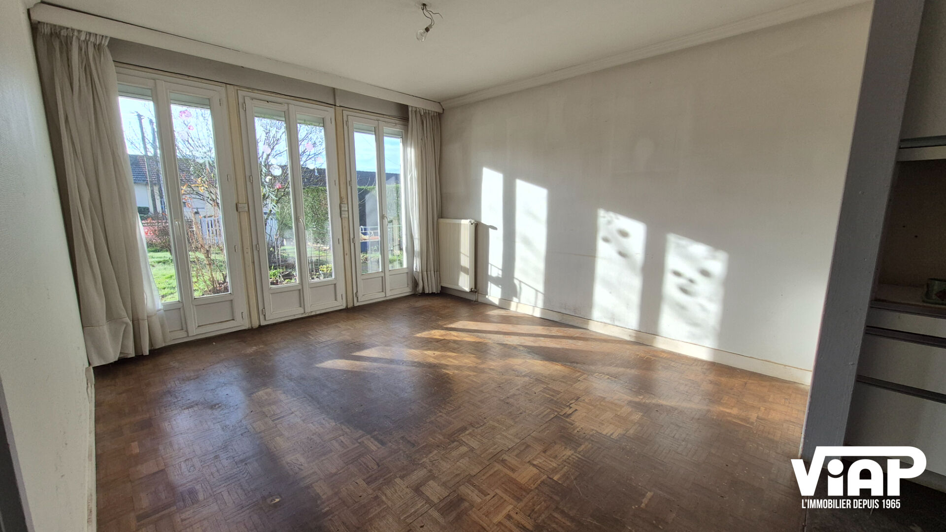 Photo Vigenal, maison mitoyenne d'un coté avec garage image 6/6