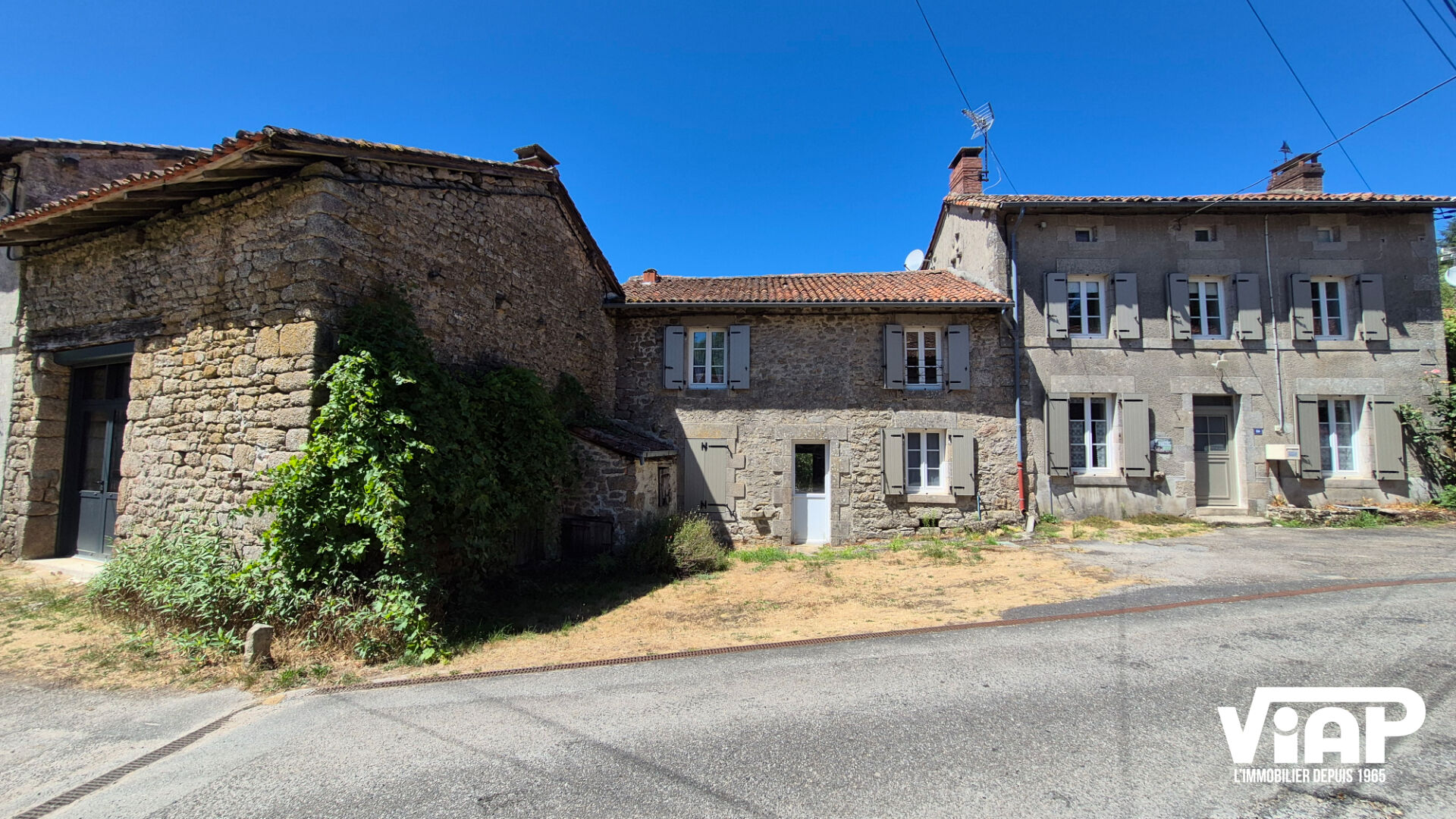 Ferme rénovée avec dépendances