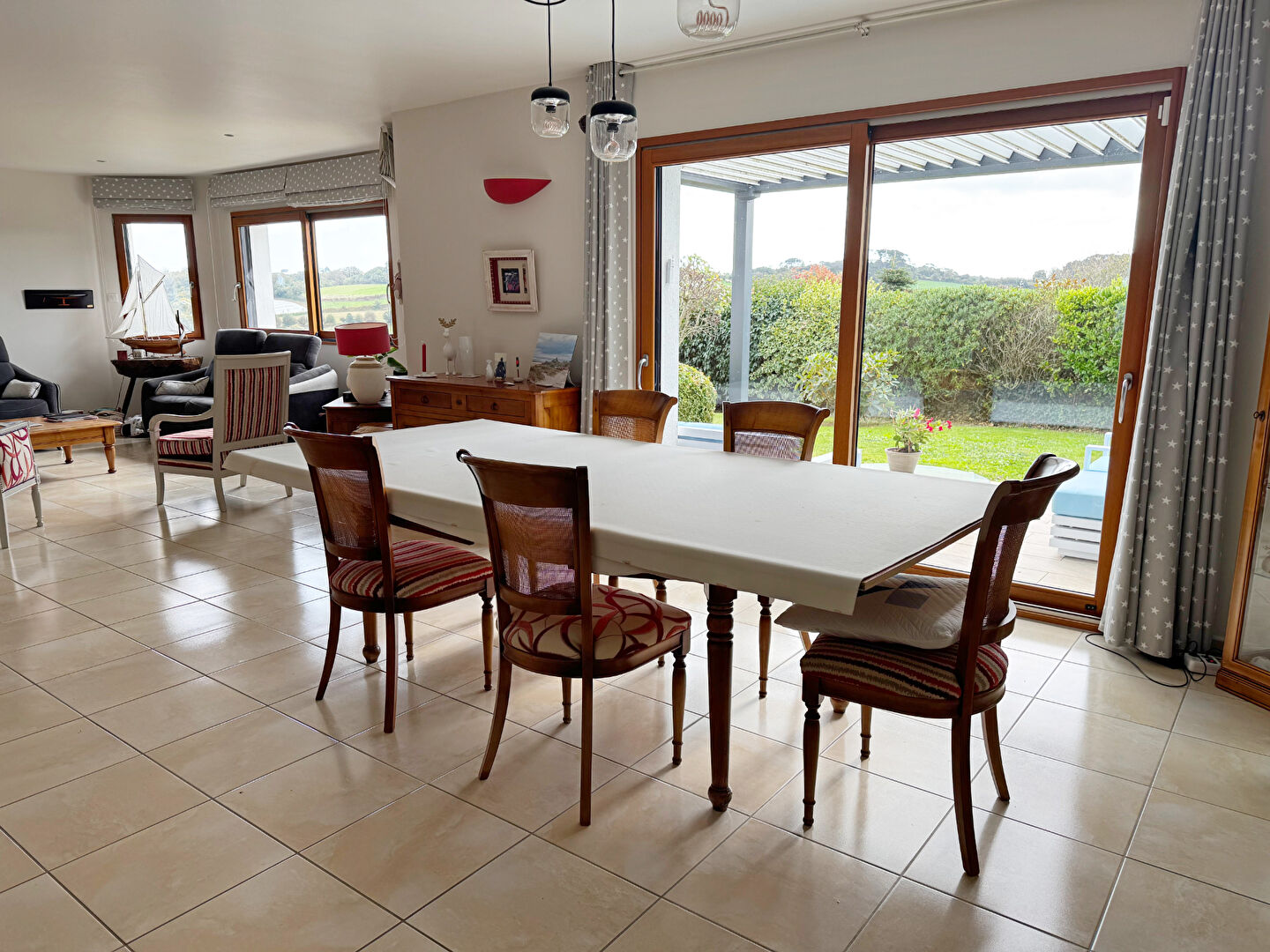 Photo Maison contemporaine - 7 pièces - 180 m2 image 5/6